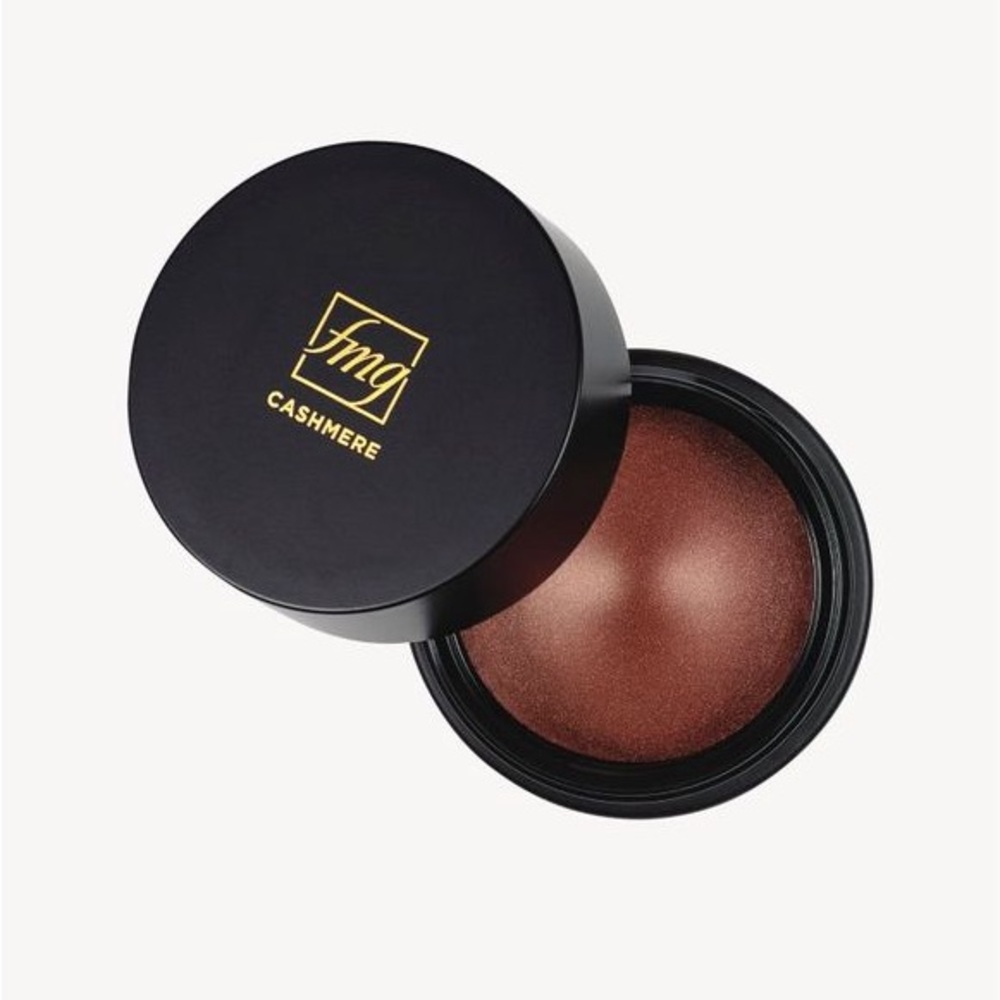 fmg Cashmere Multi-Balm
Blush in shade Cranberries